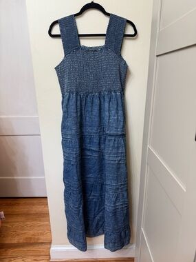 Soft Surroundings / L / Chambray Sleeveless Blue Smocked Midi Maxi Dress, Comfy